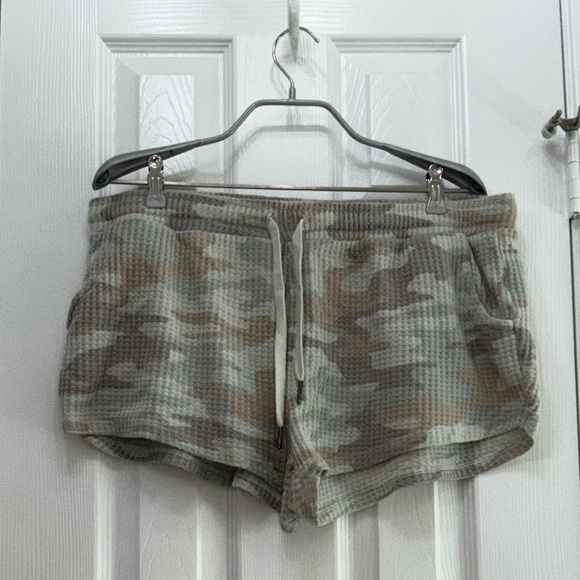 Camo Print Women's Shorts - Picture 1 of 3